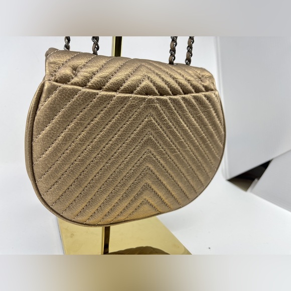 Chanel 2015 Runway Metallic Bronze Chevron Shoulder Bag - Picture 2 of 9